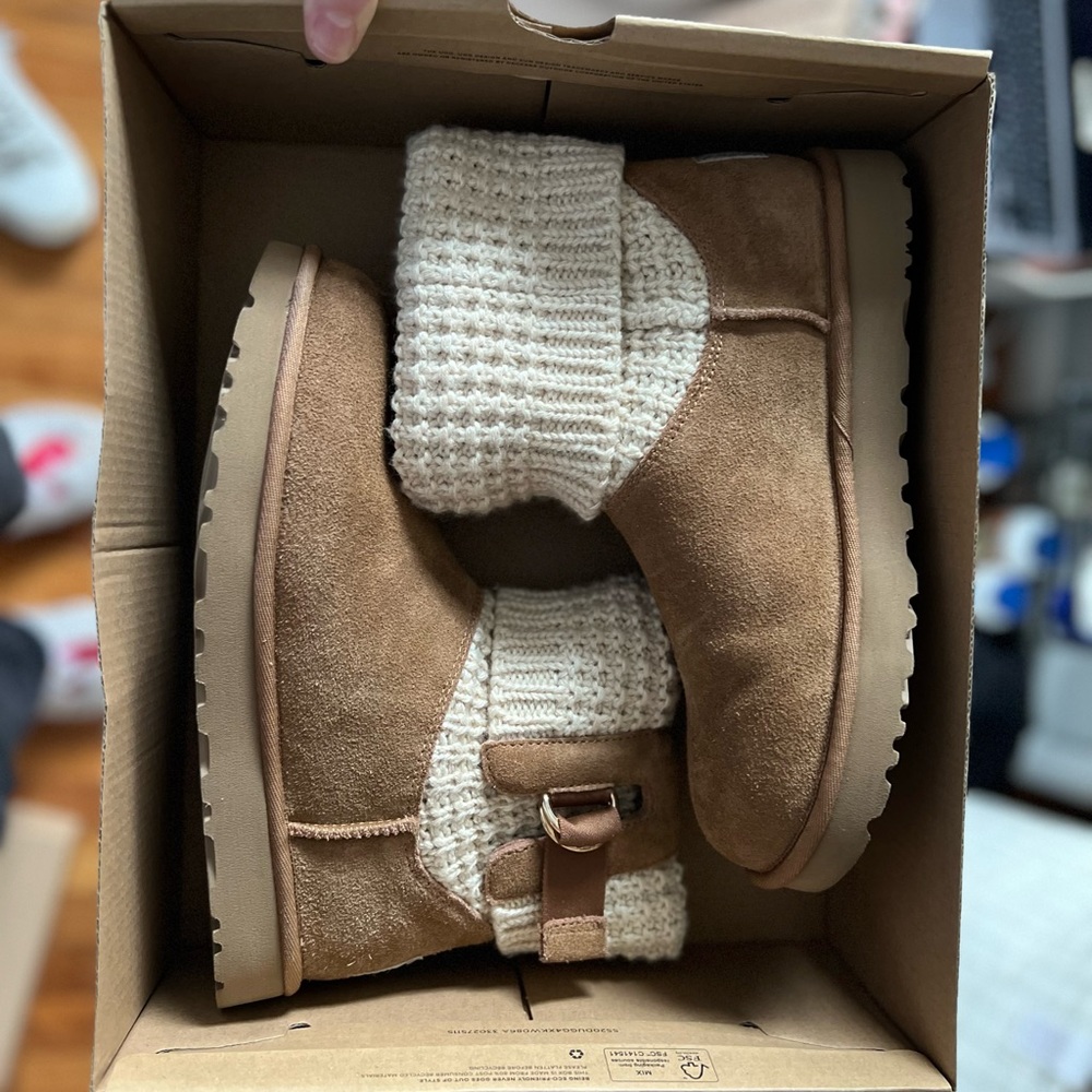 W UGG Classic Solene Mini Bootie